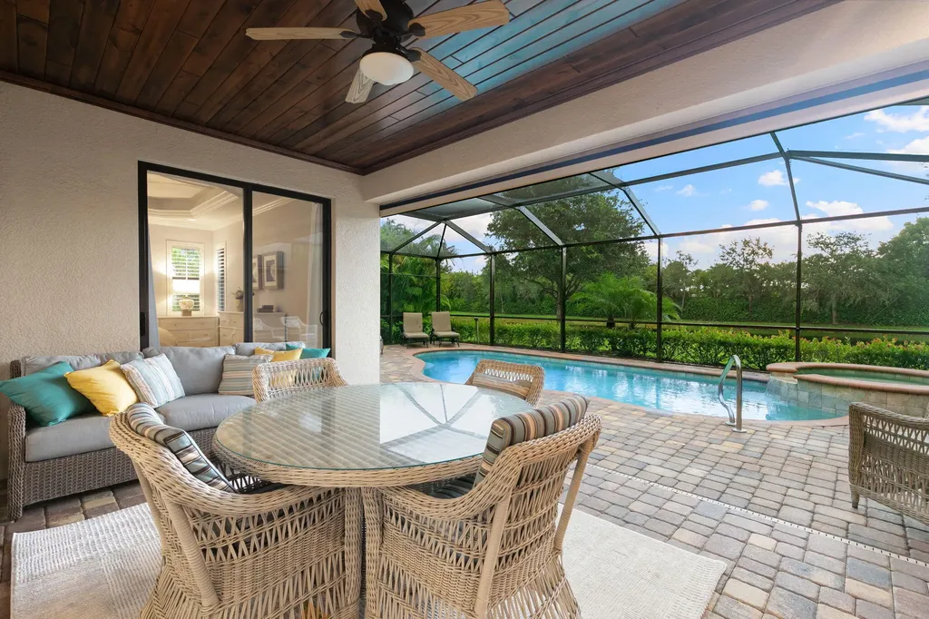 2862 Aviamar Circle Naples FL 34114