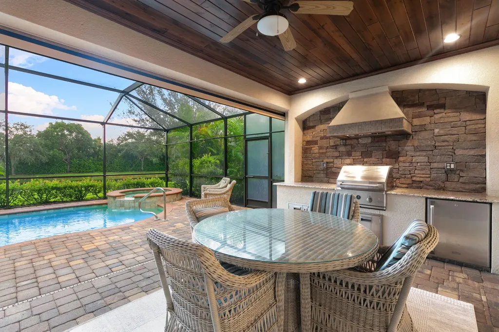 2862 Aviamar Circle Naples FL 34114