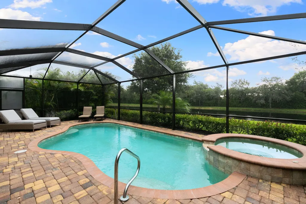 2862 Aviamar Circle Naples FL 34114
