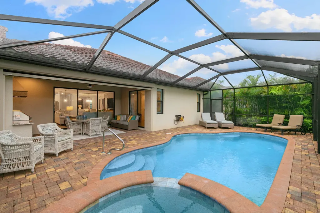 2862 Aviamar Circle Naples FL 34114