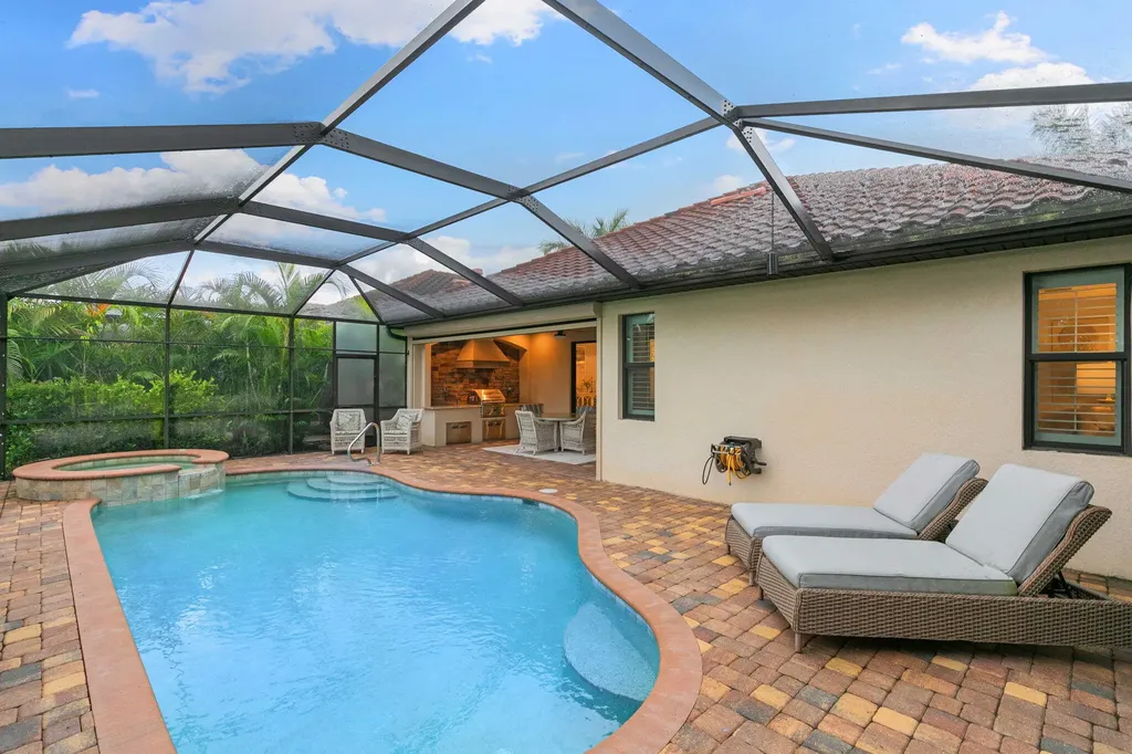 2862 Aviamar Circle Naples FL 34114