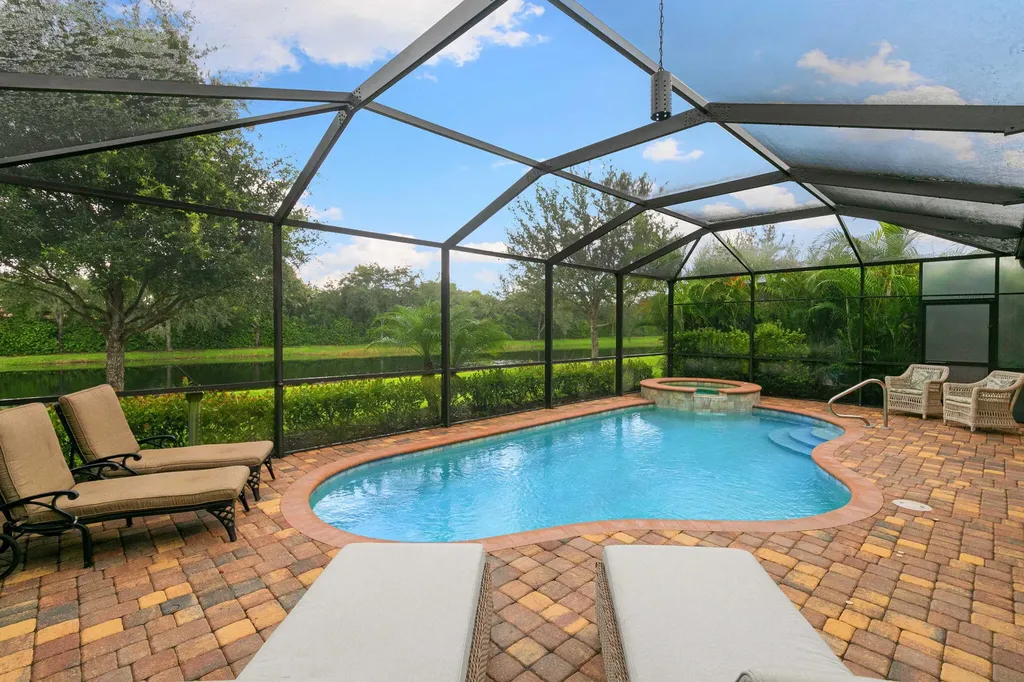 2862 Aviamar Circle Naples FL 34114
