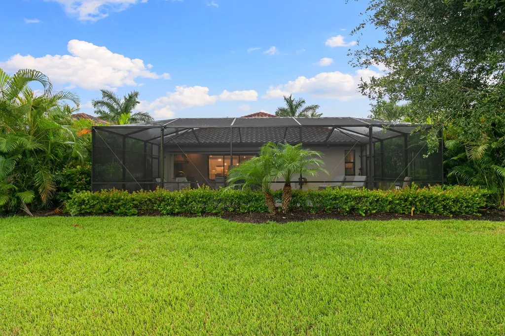 2862 Aviamar Circle Naples FL 34114