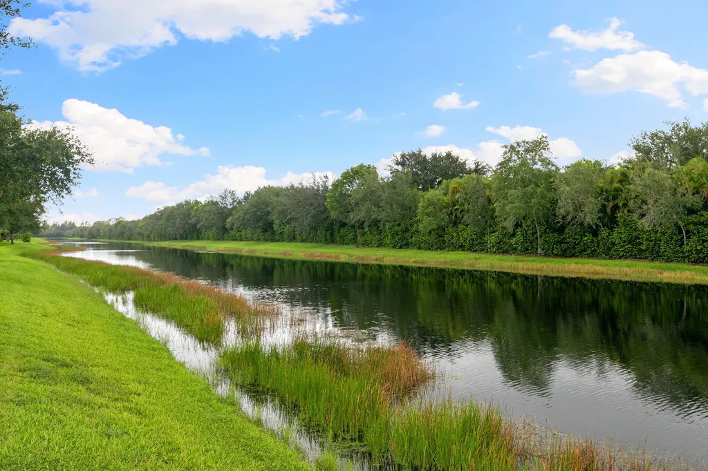 2862 Aviamar Circle Naples FL 34114