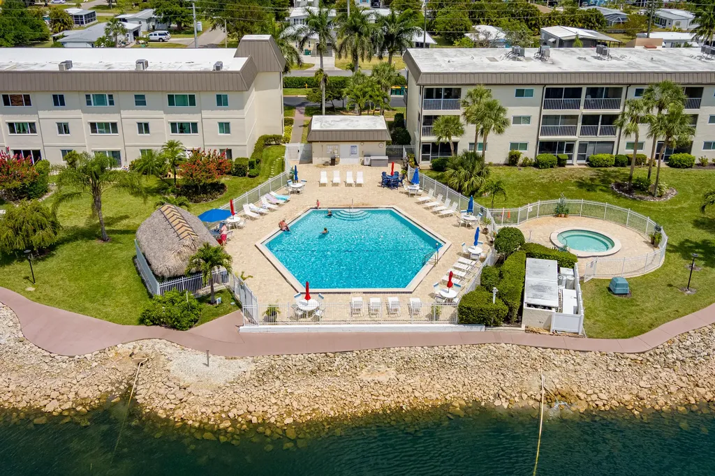 1008 Manatee Road Naples FL 34114