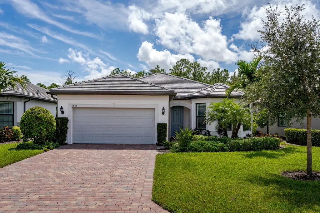 6856 Winding Cypress Drive Naples FL 34114