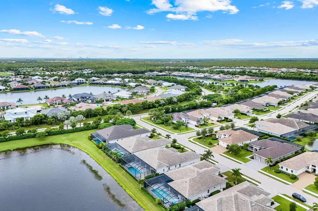 14386 Laguna Springs Lane Naples FL 34114