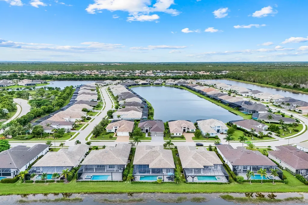 14386 Laguna Springs Lane Naples FL 34114