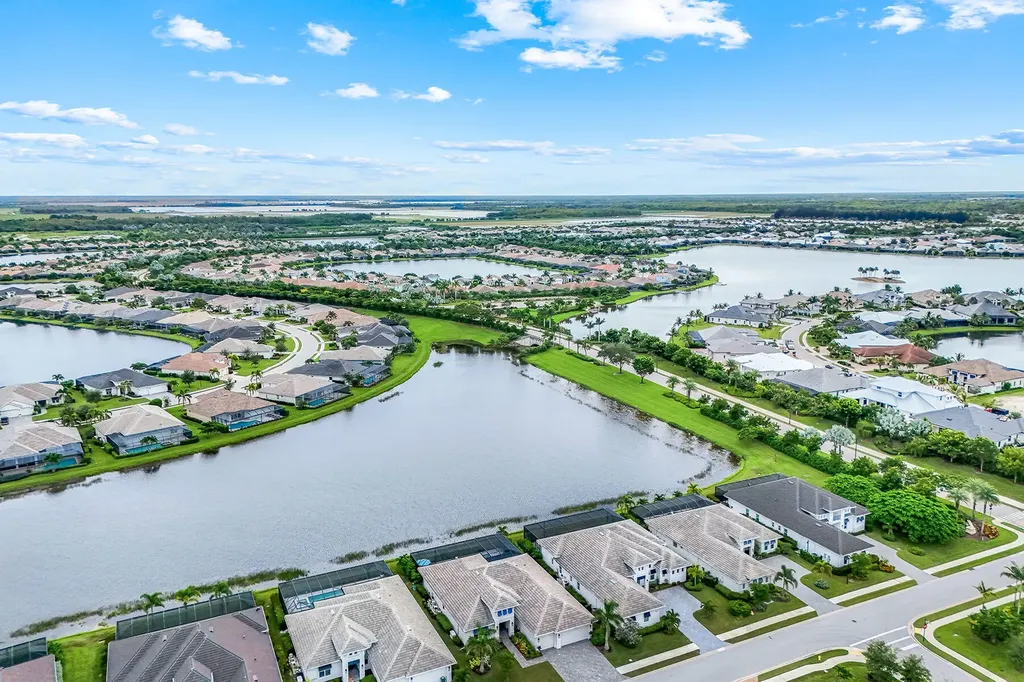 14386 Laguna Springs Lane Naples FL 34114