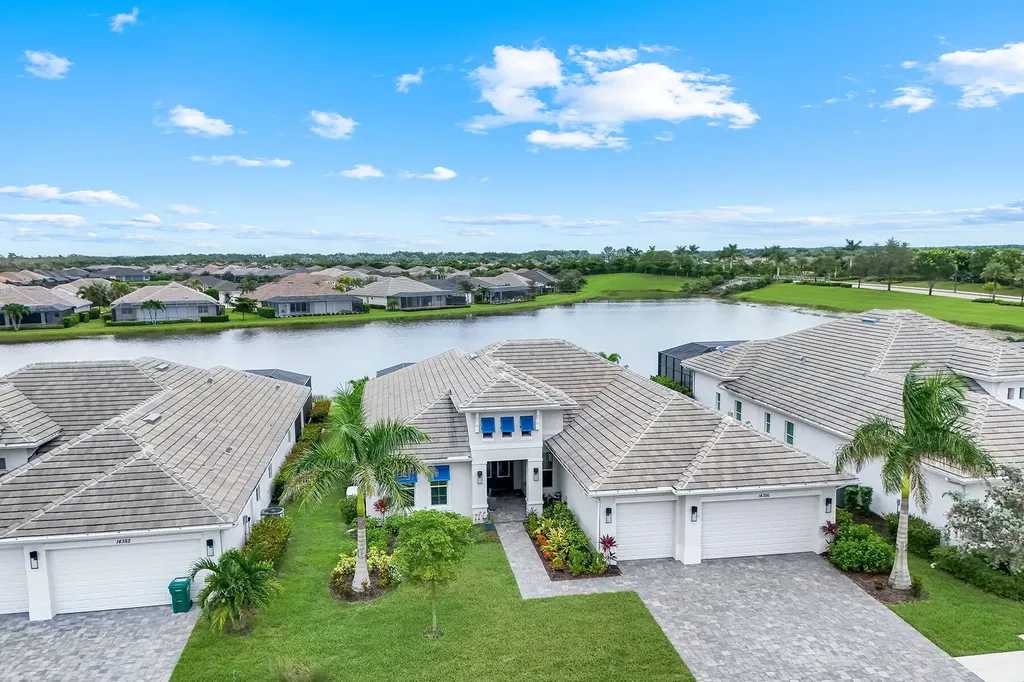 14386 Laguna Springs Lane Naples FL 34114
