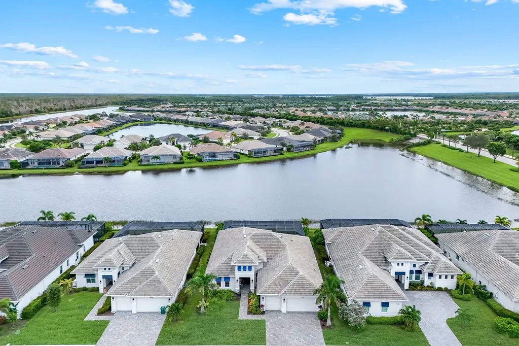 14386 Laguna Springs Lane Naples FL 34114