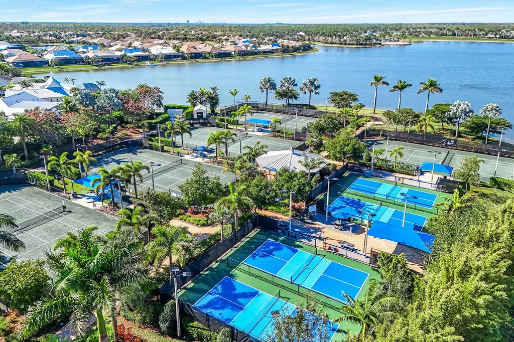 14386 Laguna Springs Lane Naples FL 34114