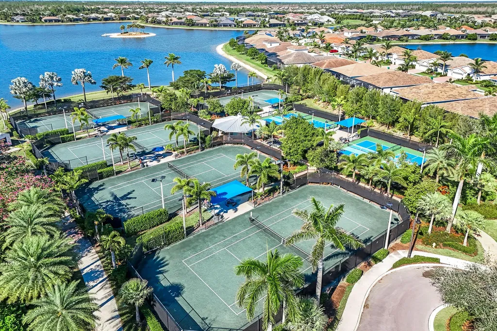 14386 Laguna Springs Lane Naples FL 34114