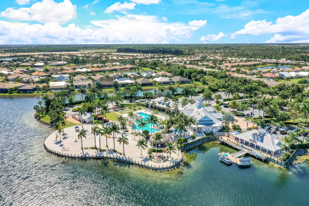 14386 Laguna Springs Lane Naples FL 34114