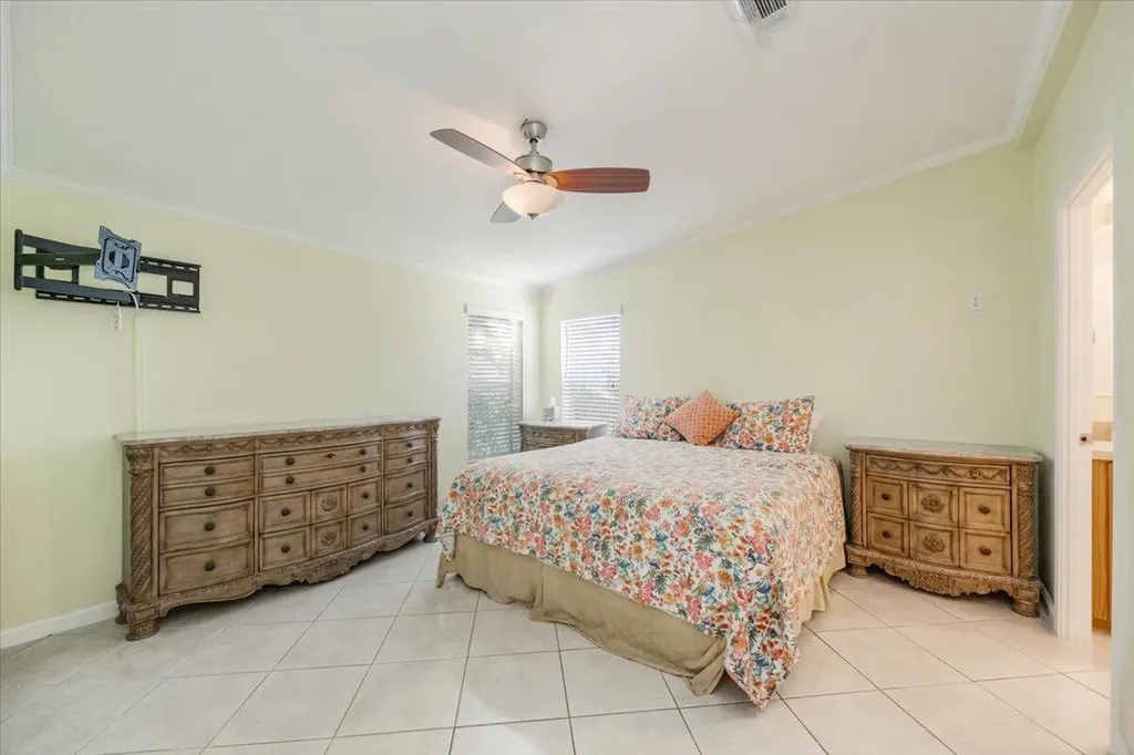 32 Sonderhen Drive Naples FL 34114