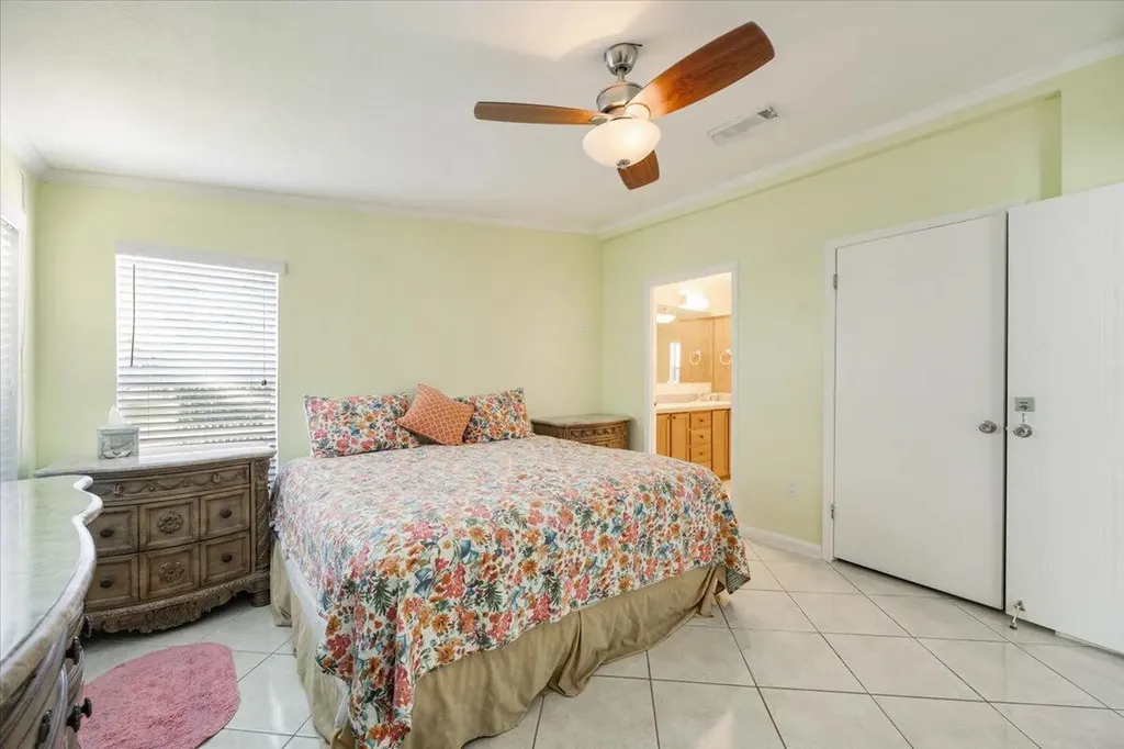 32 Sonderhen Drive Naples FL 34114