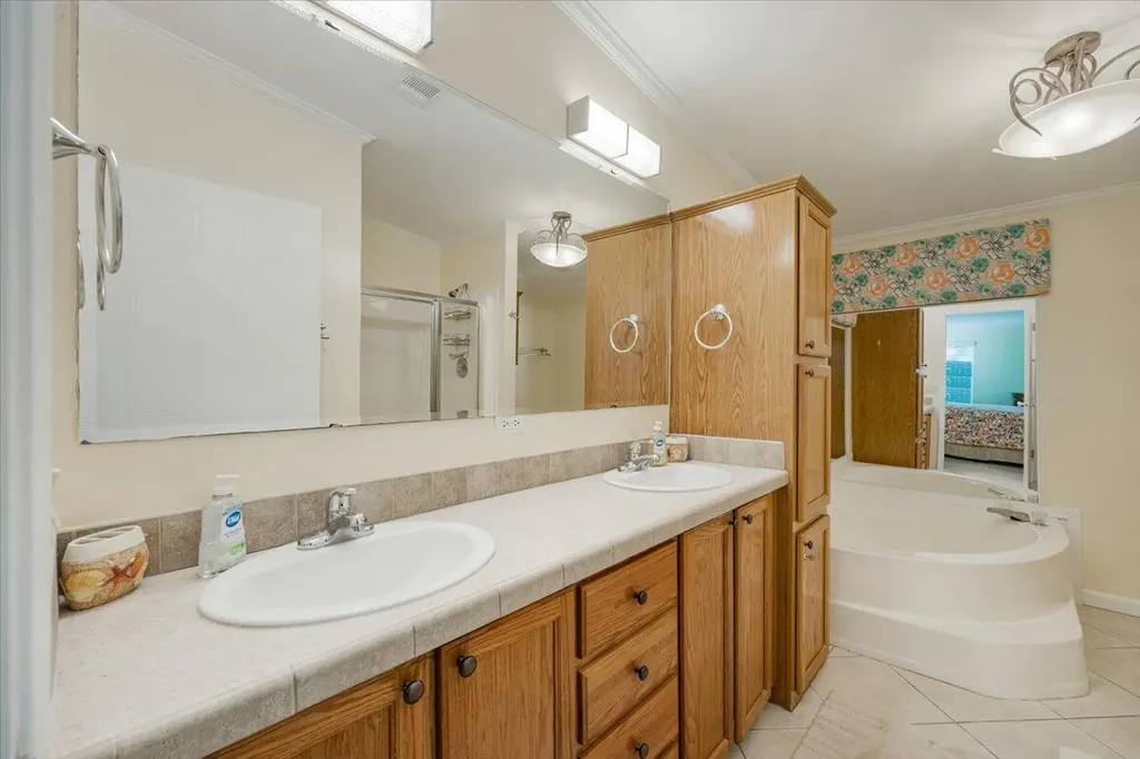 32 Sonderhen Drive Naples FL 34114