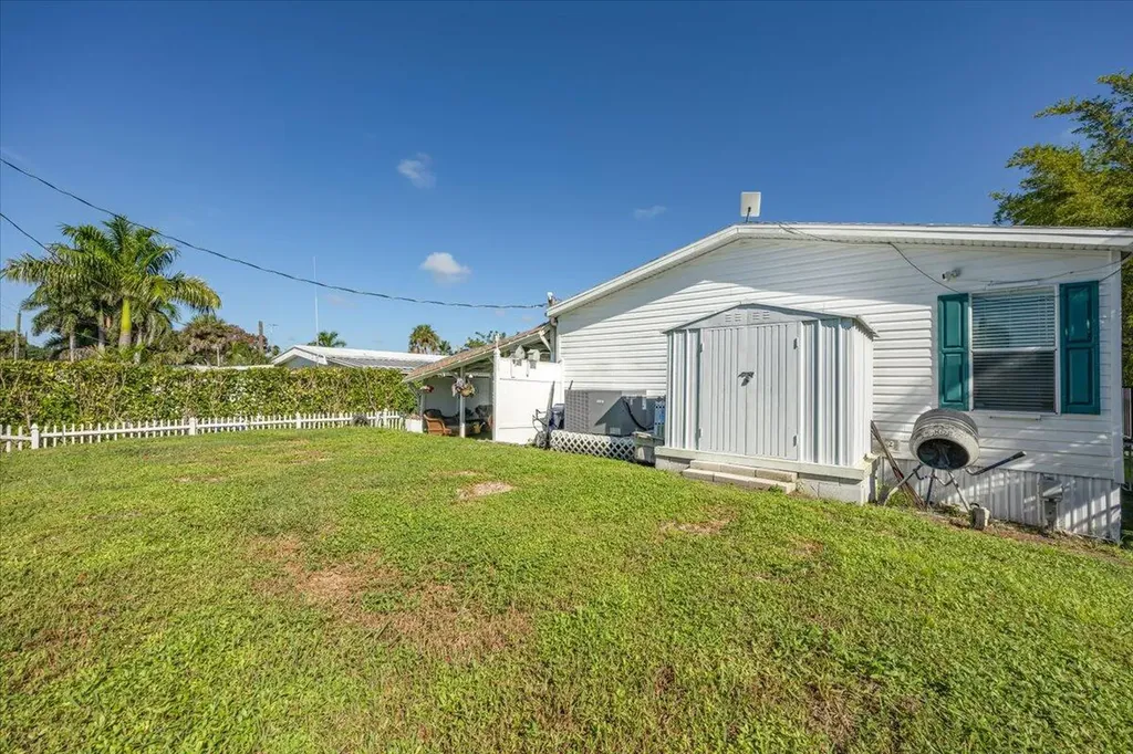 32 Sonderhen Drive Naples FL 34114