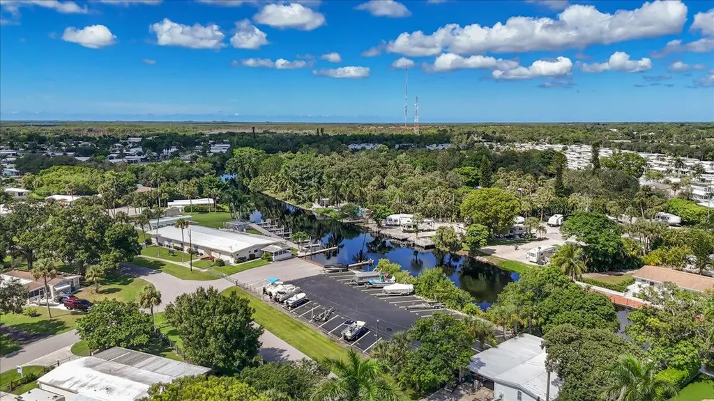 32 Sonderhen Drive Naples FL 34114