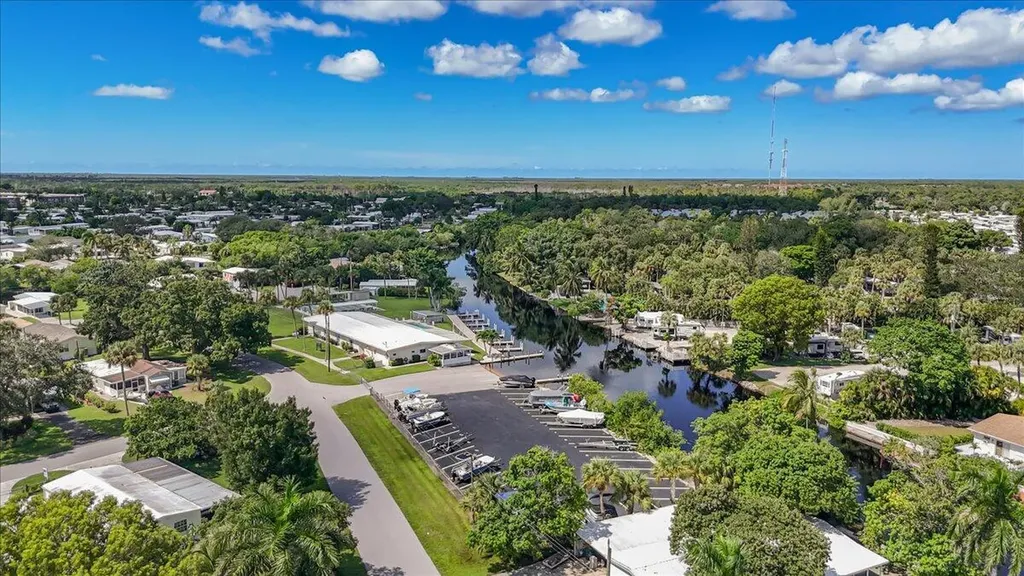 32 Sonderhen Drive Naples FL 34114