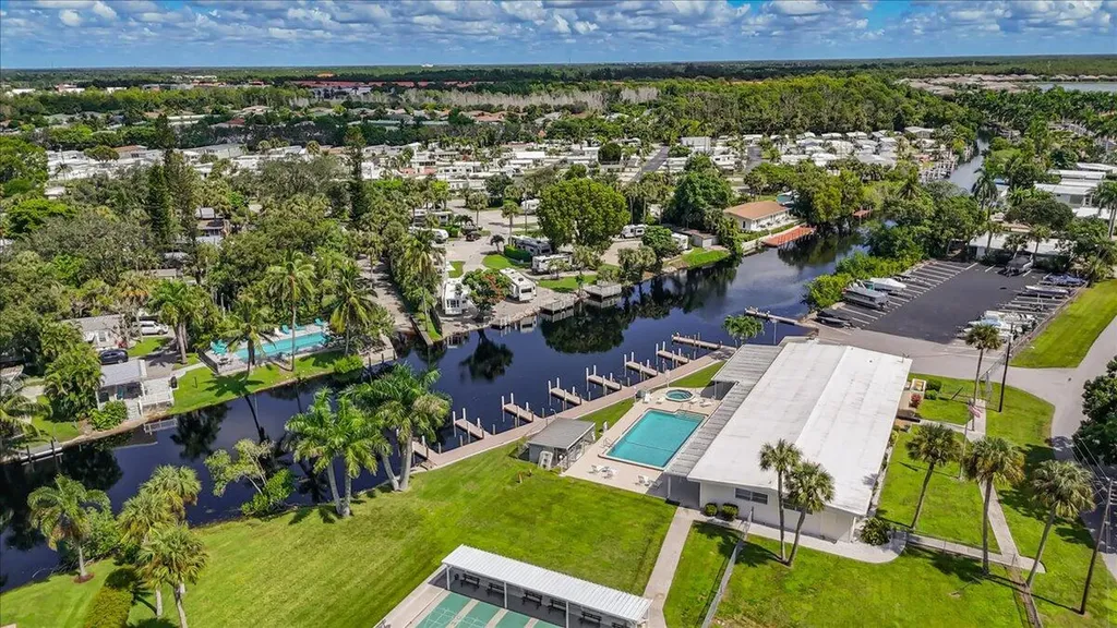 32 Sonderhen Drive Naples FL 34114