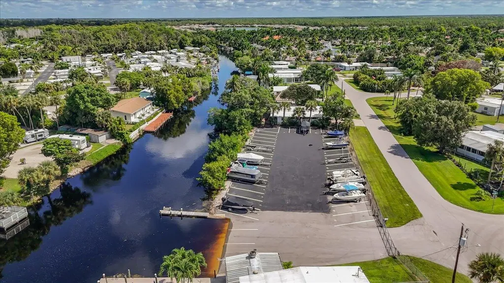 32 Sonderhen Drive Naples FL 34114