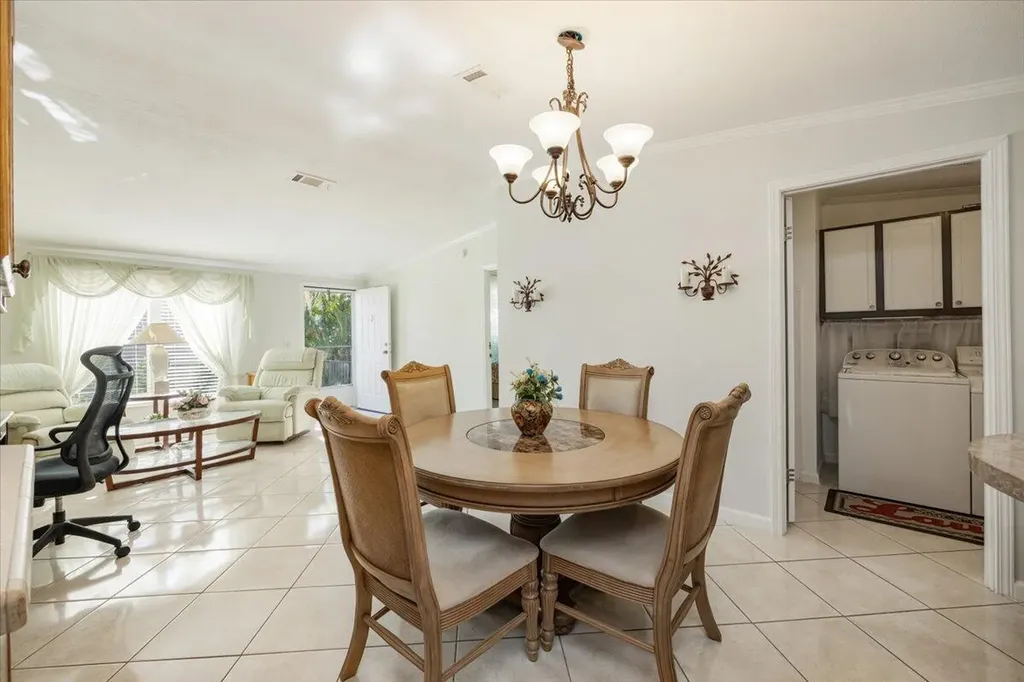 32 Sonderhen Drive Naples FL 34114