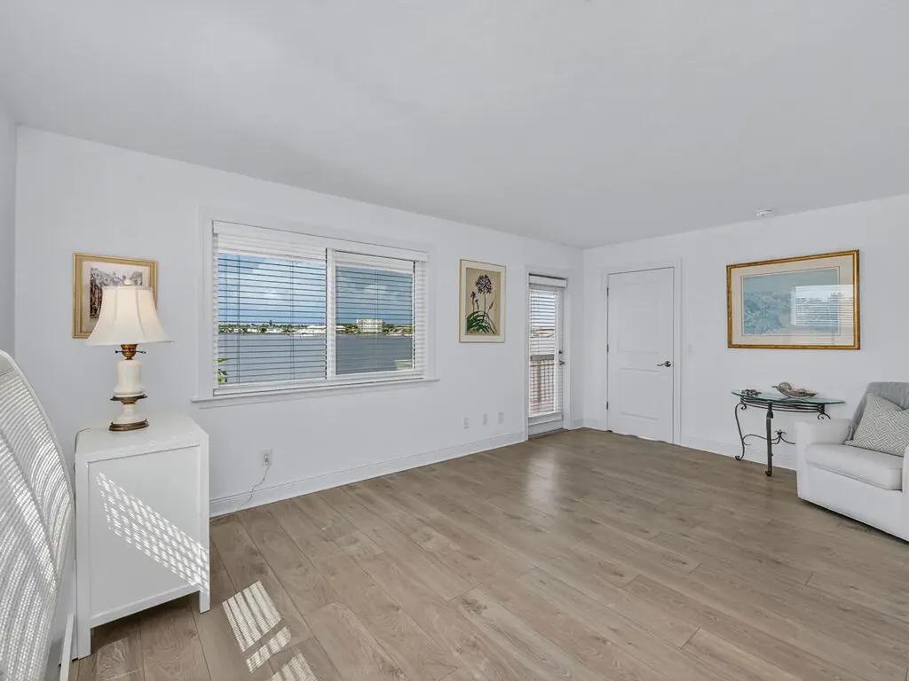 1302 Chesapeake Avenue Naples FL 34102