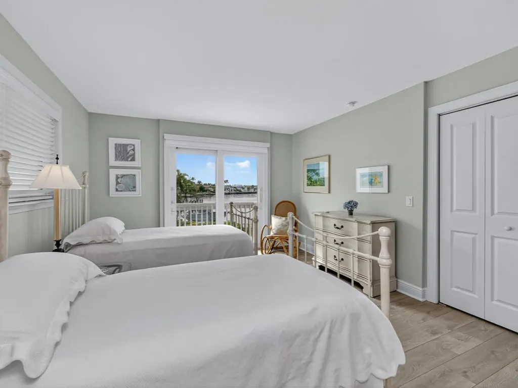 1302 Chesapeake Avenue Naples FL 34102