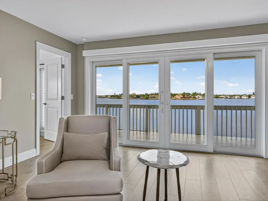 1302 Chesapeake Avenue Naples FL 34102