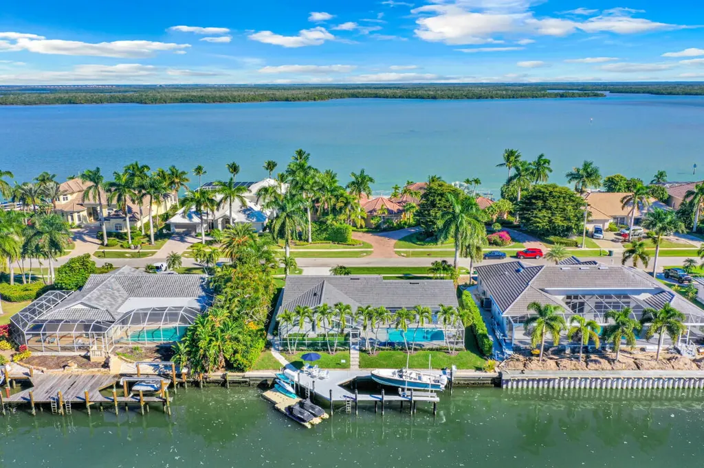 334 Polynesia Court Marco Island FL 34145