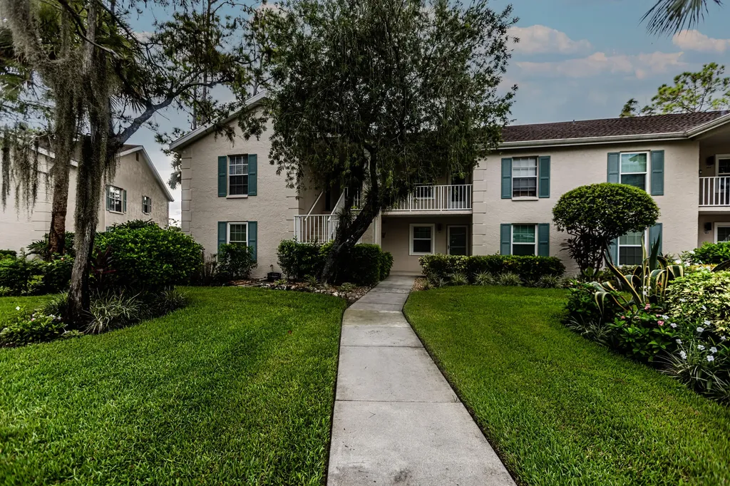 1708 Kings Lake Naples FL 34112