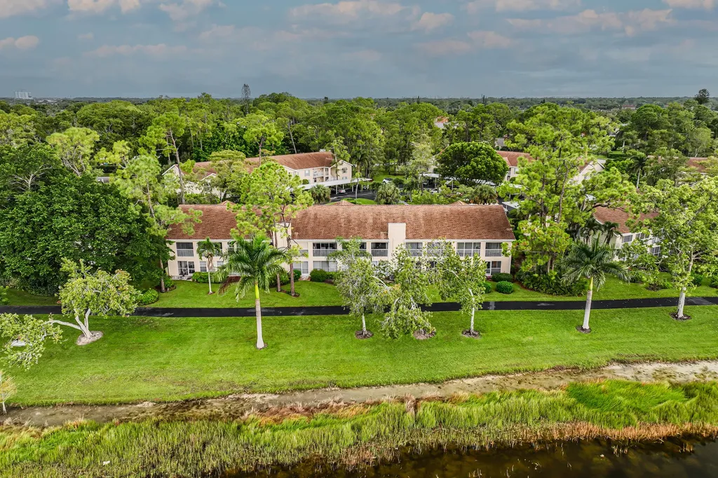 1708 Kings Lake Naples FL 34112