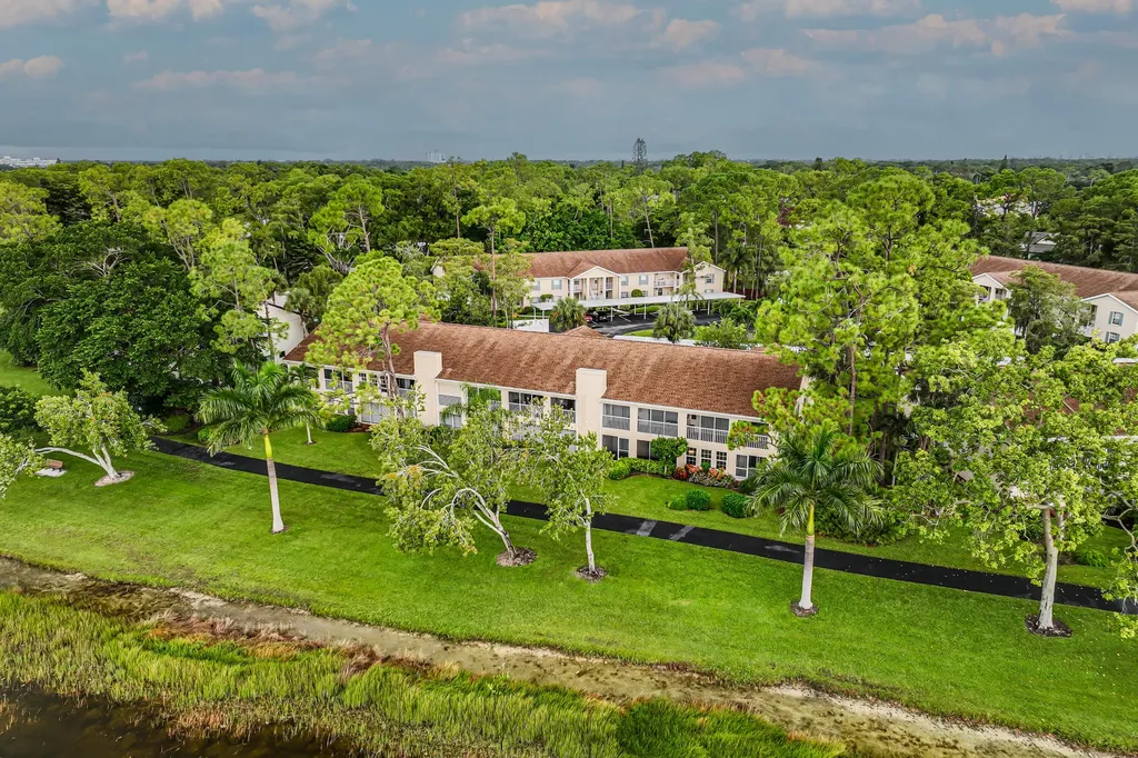 1708 Kings Lake Naples FL 34112