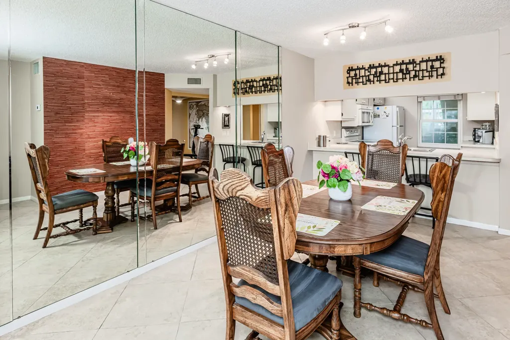 1708 Kings Lake Naples FL 34112