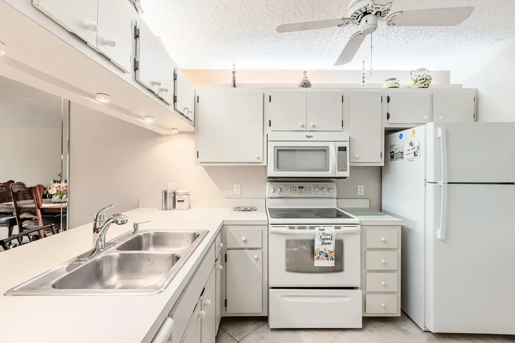 1708 Kings Lake Naples FL 34112