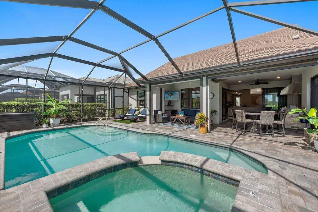 2768 Amaranda Court Naples FL 34114