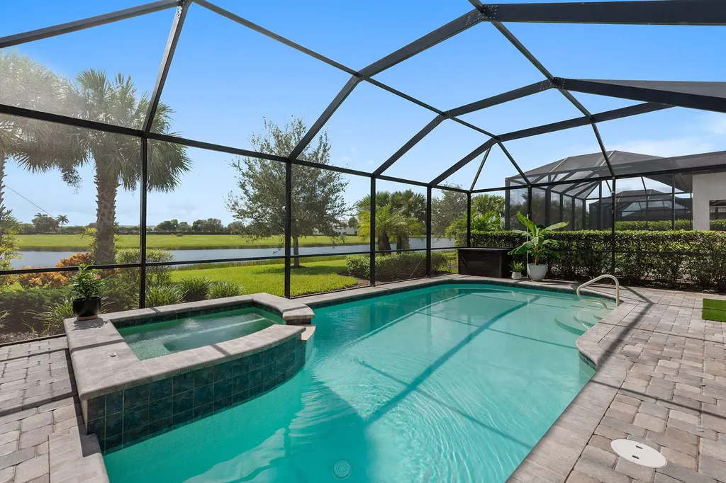 2768 Amaranda Court Naples FL 34114