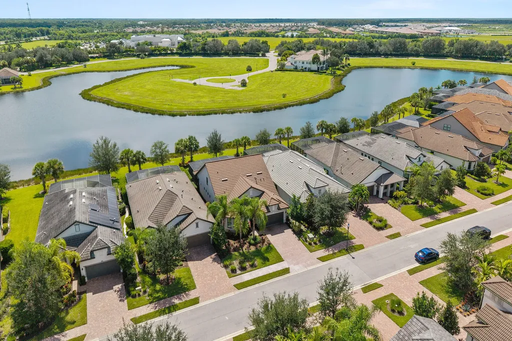 2768 Amaranda Court Naples FL 34114