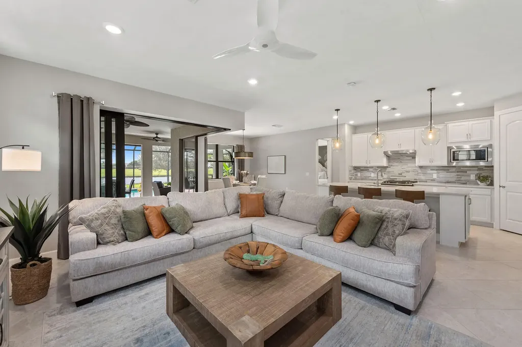 2768 Amaranda Court Naples FL 34114