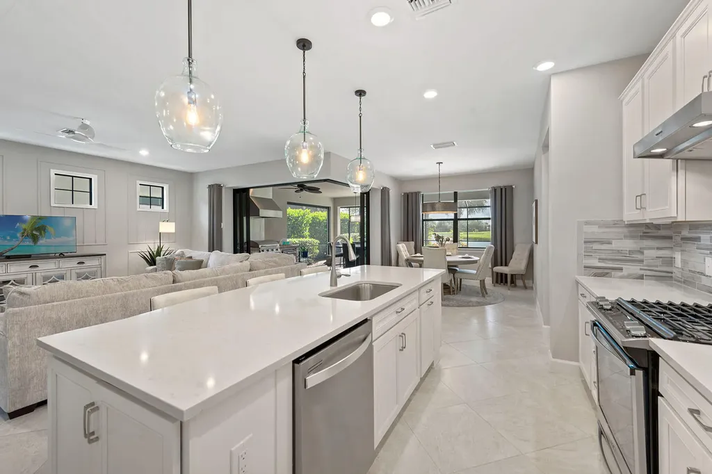 2768 Amaranda Court Naples FL 34114