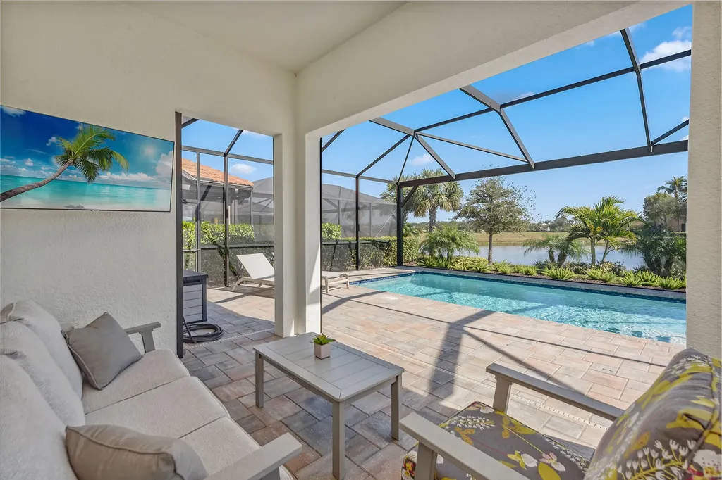 2720 Amaranda Court Naples FL 34114