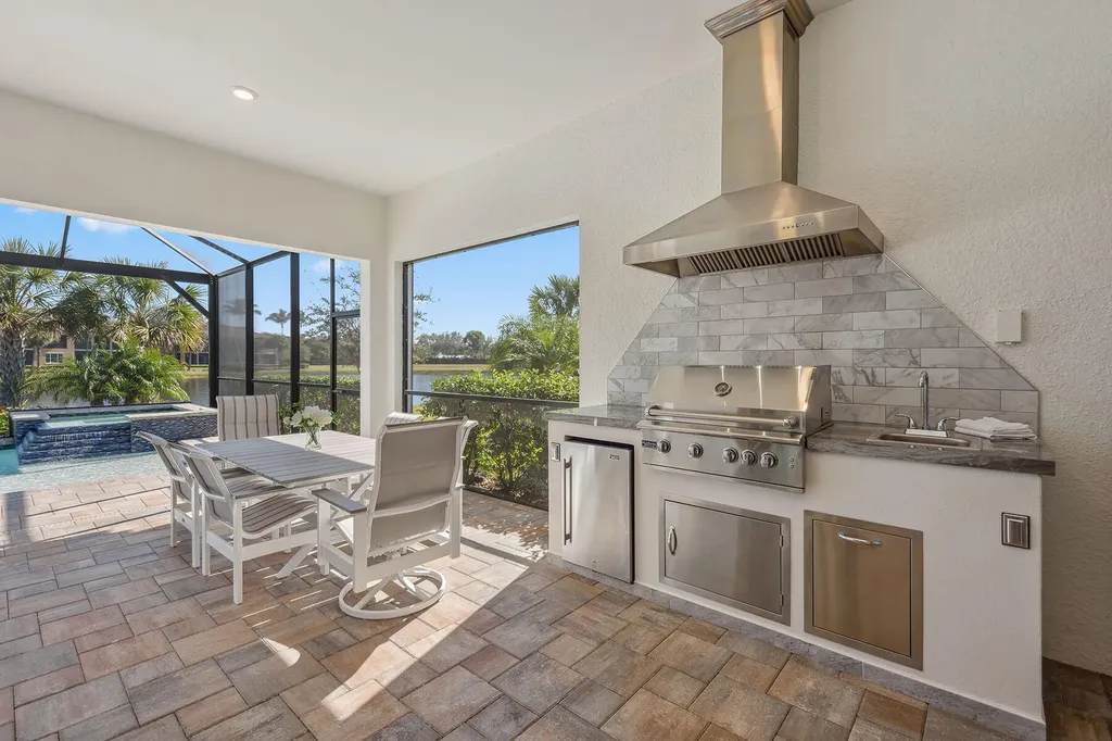 2720 Amaranda Court Naples FL 34114