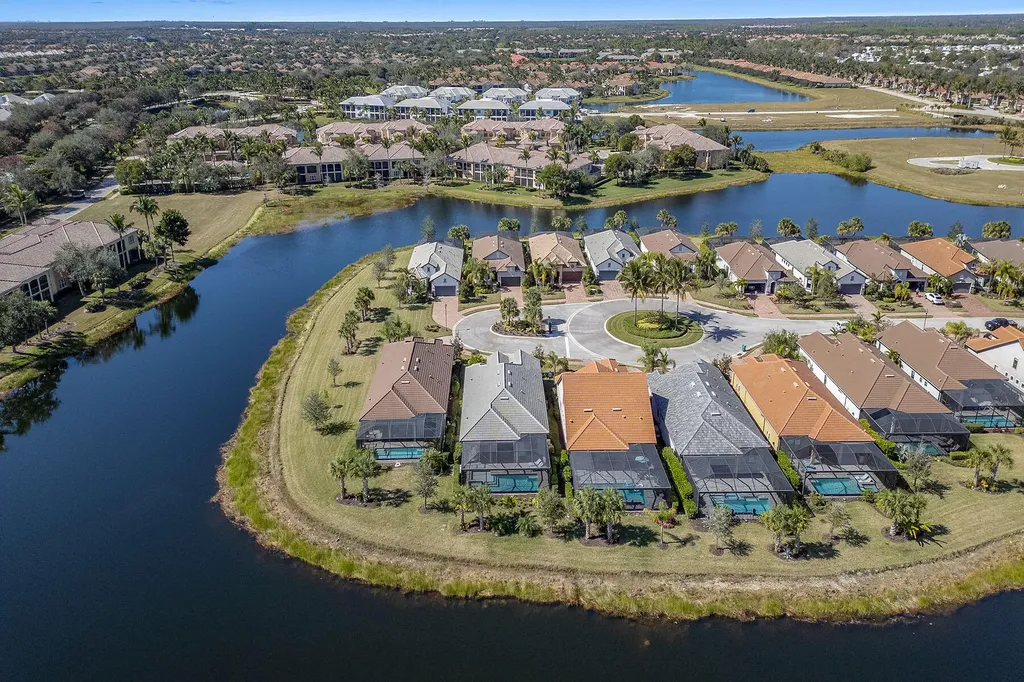 2720 Amaranda Court Naples FL 34114