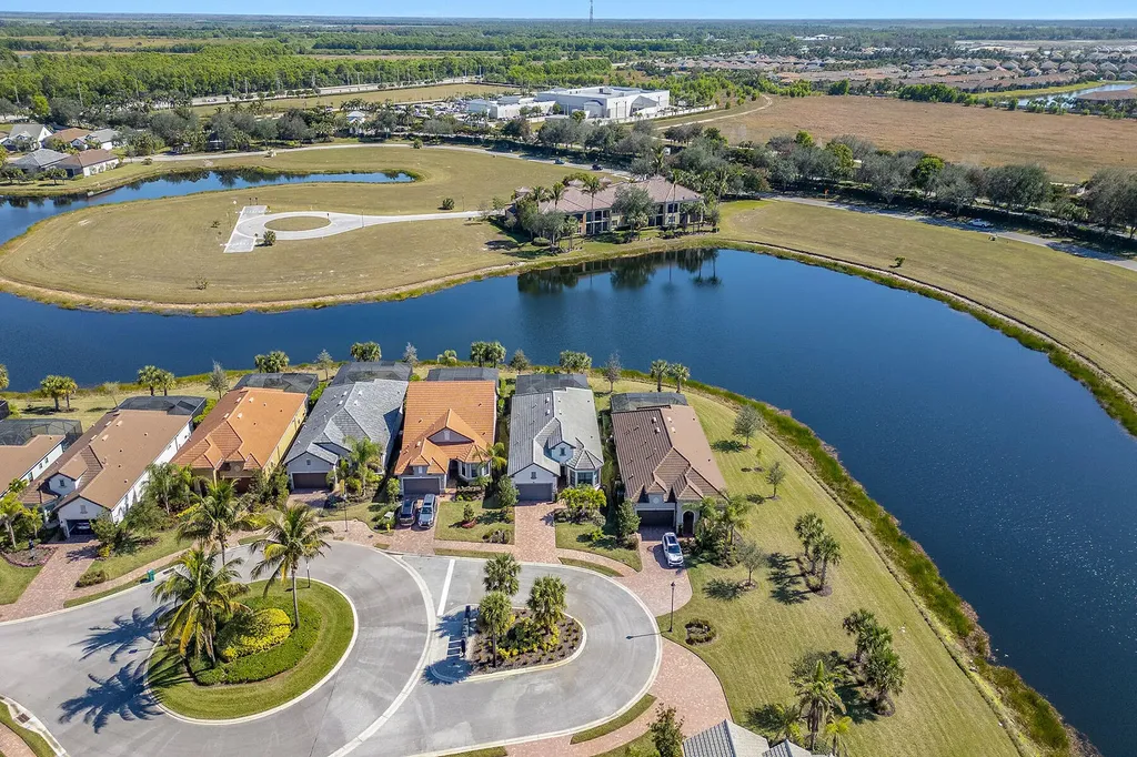 2720 Amaranda Court Naples FL 34114