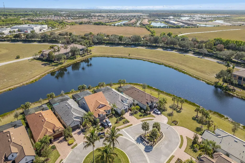 2720 Amaranda Court Naples FL 34114