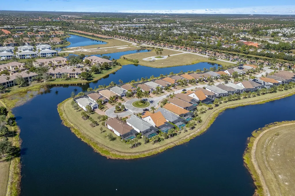 2720 Amaranda Court Naples FL 34114