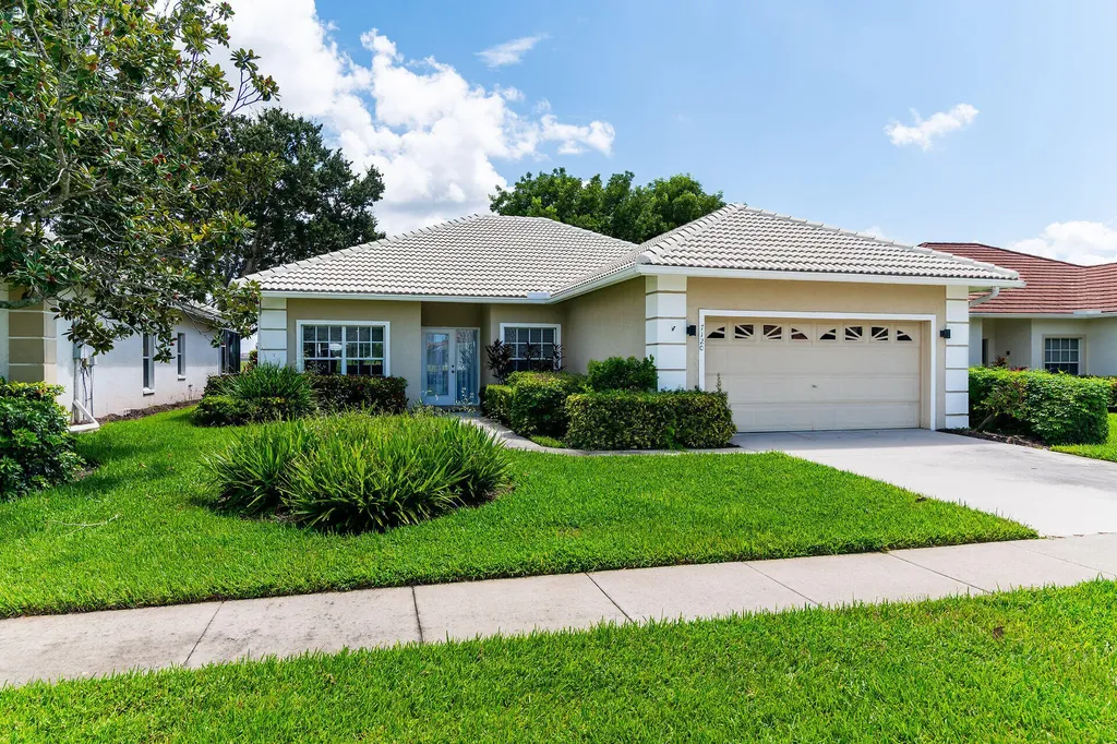 7120 Falcons Glen Boulevard Naples FL 34113
