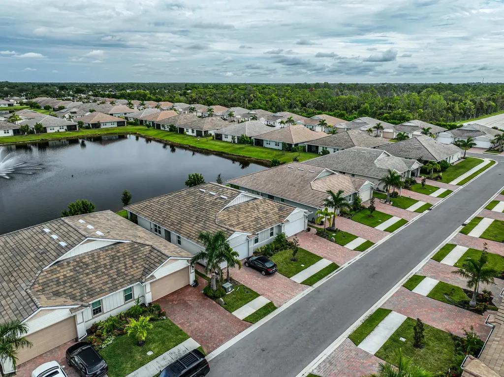 846 Enbrook Naples FL 34114