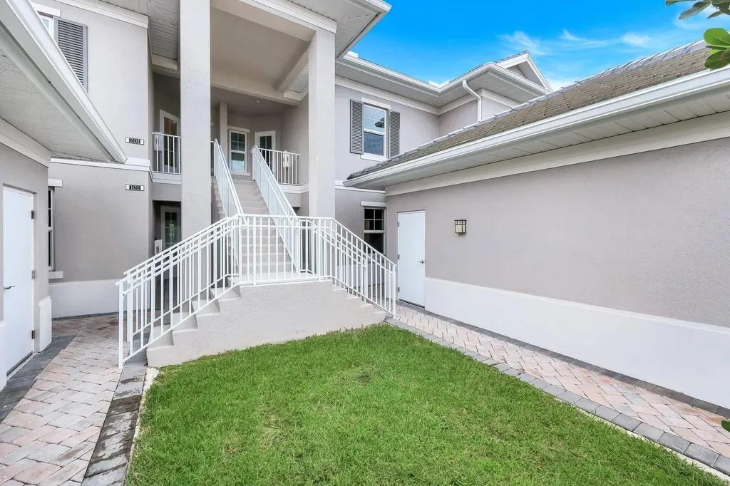 286 Indies Drive E Naples FL 34114